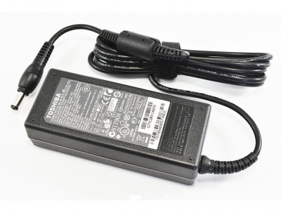 Power Adapter Toshiba 65W зарядно за лаптоп 19V 3.42A (втора употреба)